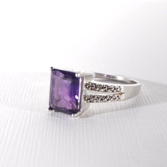 Amethyst Emerald Cut 2.1 Carats Size 7 - Picture 2 of 8